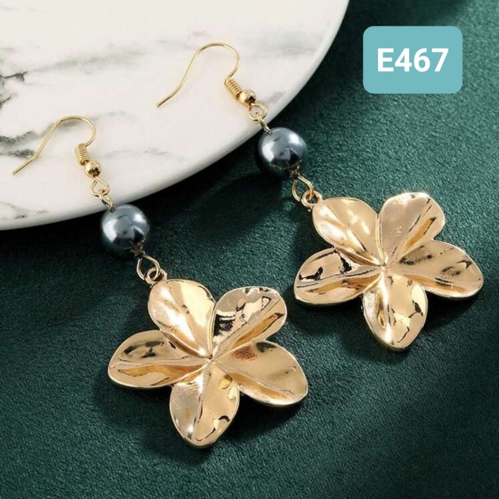 E467 plumeria & pearl earrings